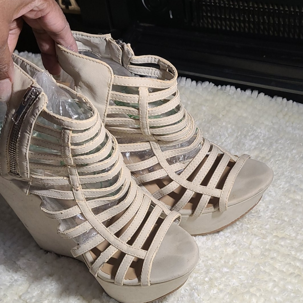 Shoes - Picture 2 of 4